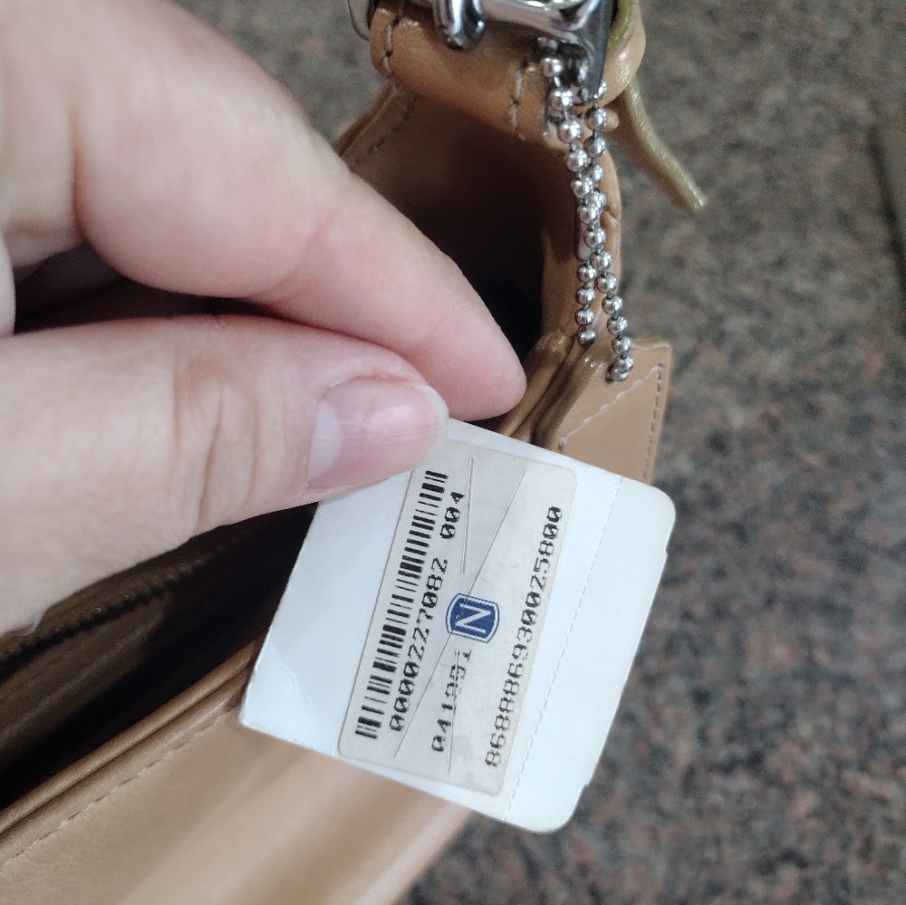 NWT Coach  Hampton Tan Shoulder Bag - Picture 6 of 17